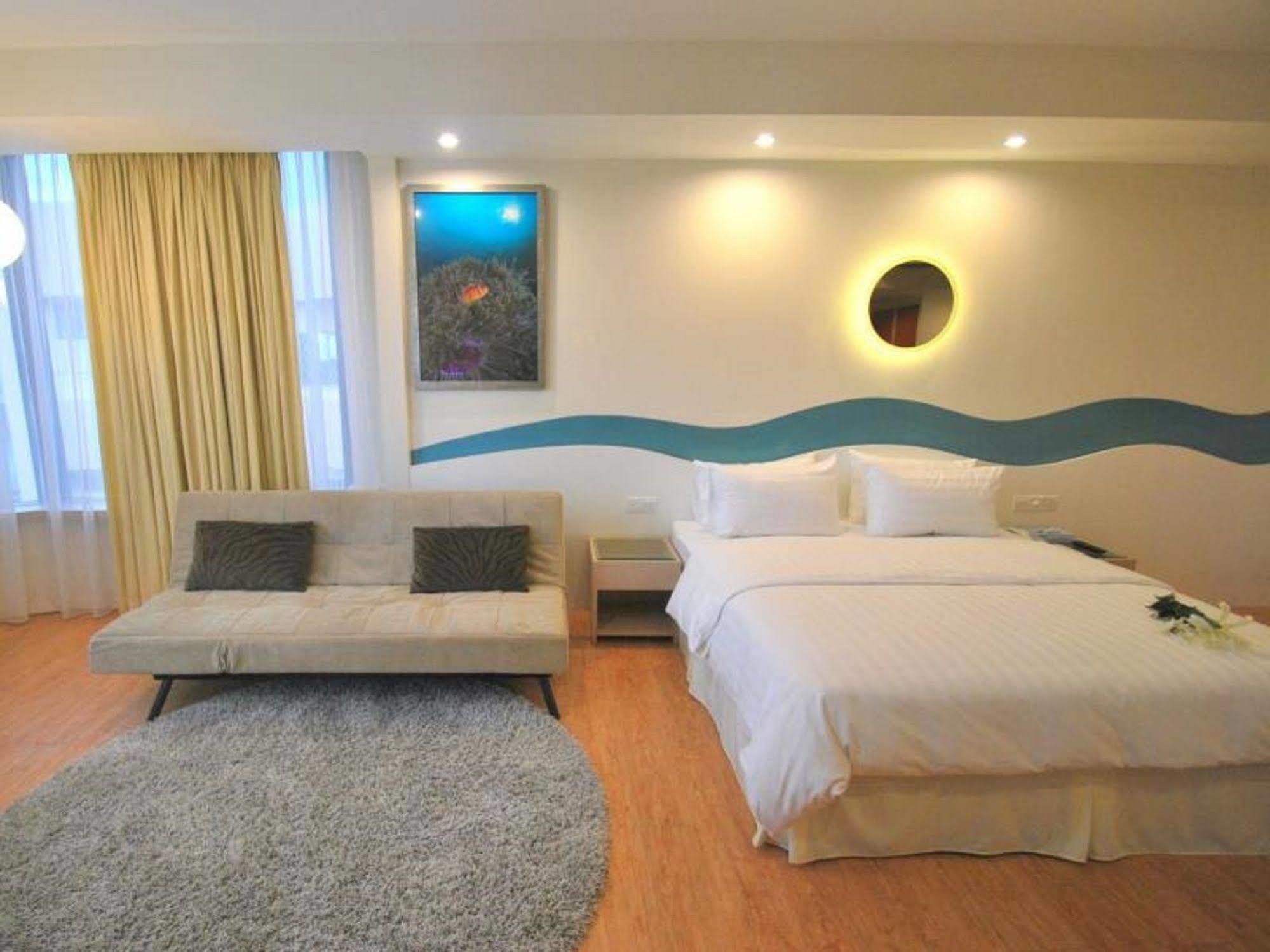 Oceania Hotel Kota Kinabalu Exterior foto